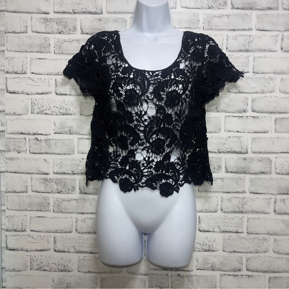 Source Unknown Tops - Unknown Brand Black Floral Crocheted Crop Top S/M